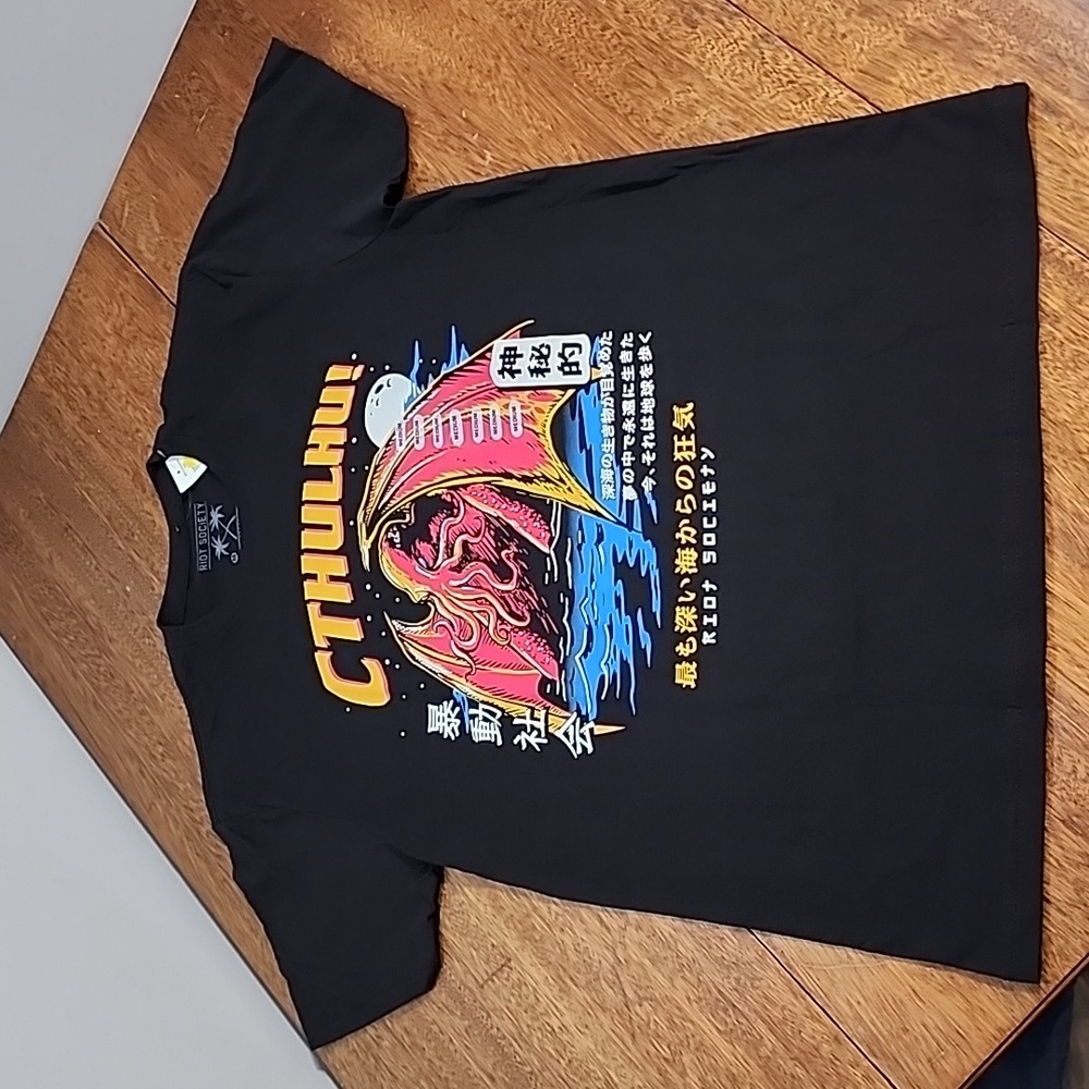 Riot society Cthulhu graphic tee men's medium black
